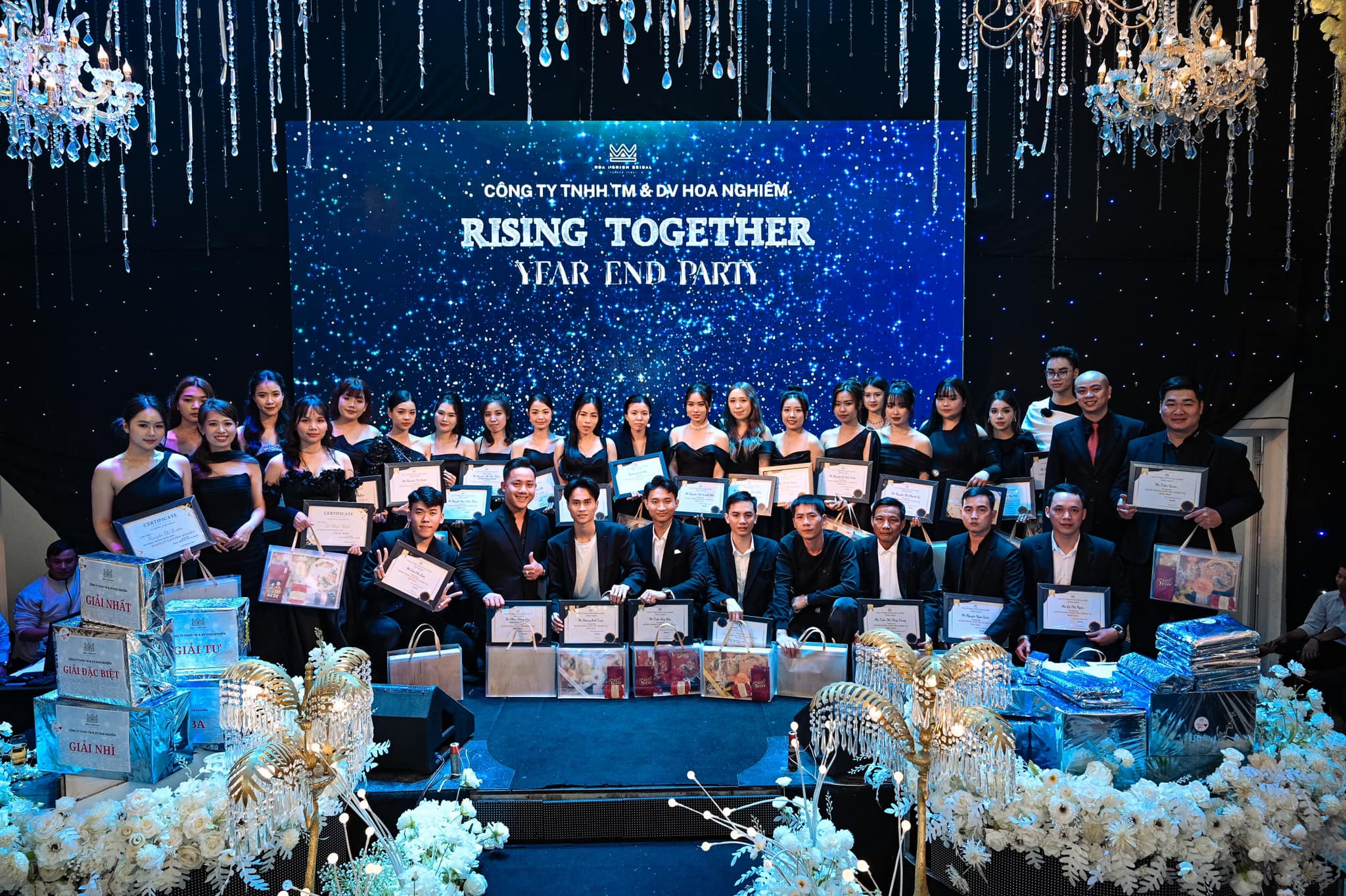 Liên hệ Hoa Nghiêm Bridal