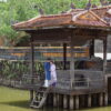 Cổ phục đôi chụp tại nhà thủy tạ Huế