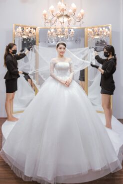 Celina Shimmer - Váy cưới cổ tròn tay dài phối ren xuyên thấu