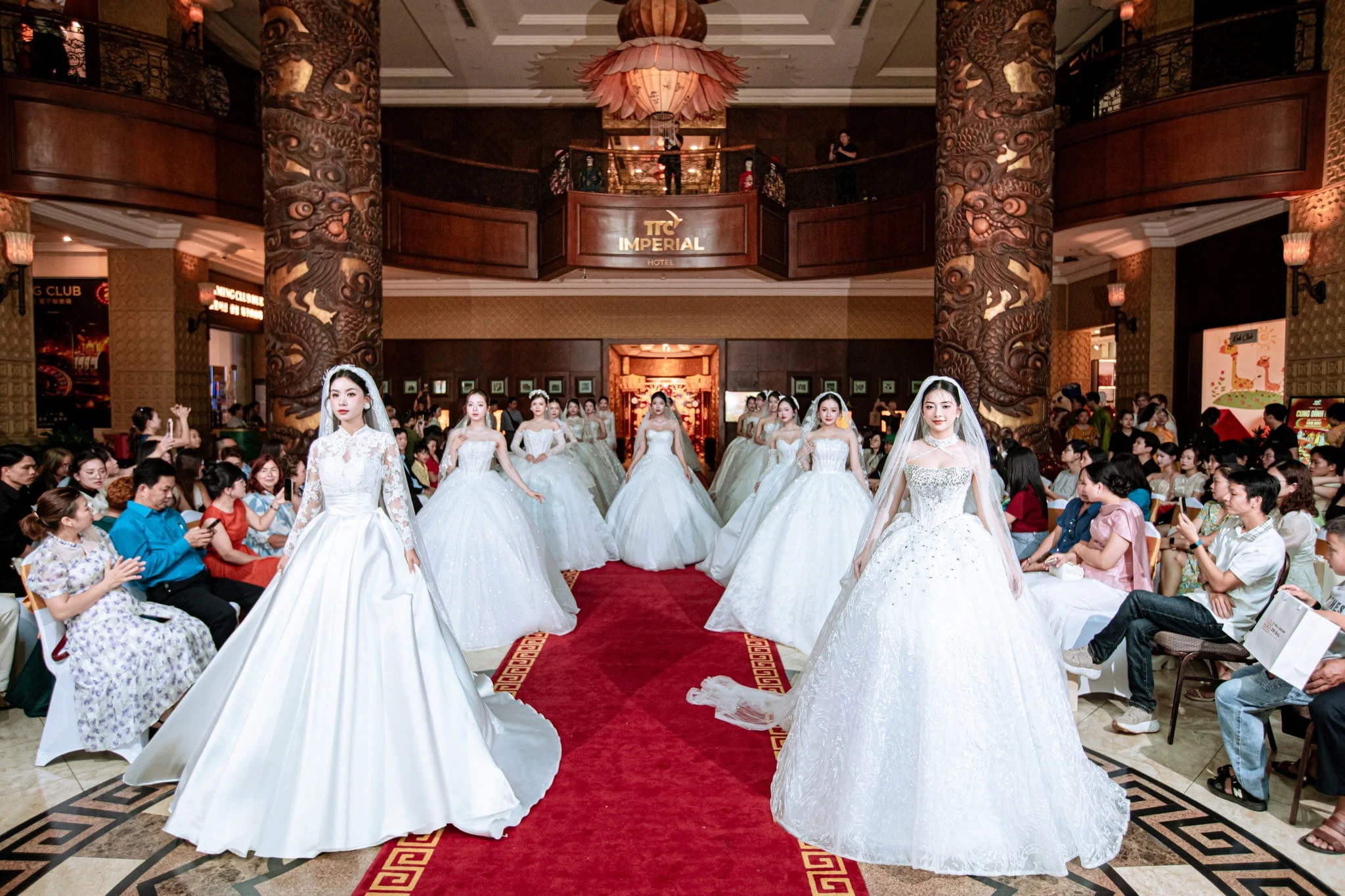 Điểm đặc biệt của BST váy cưới cao cấp “A Legacy of Love” nằm ở chiều sâu và sự đa dạng trong ngôn ngữ thiết kế