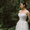Váy cưới cúp ngực corset siết eo phối voan tầng lộng lẫy trong concept thiên nhiên, tôn dáng thanh thoát cho cô dâu tại Huế