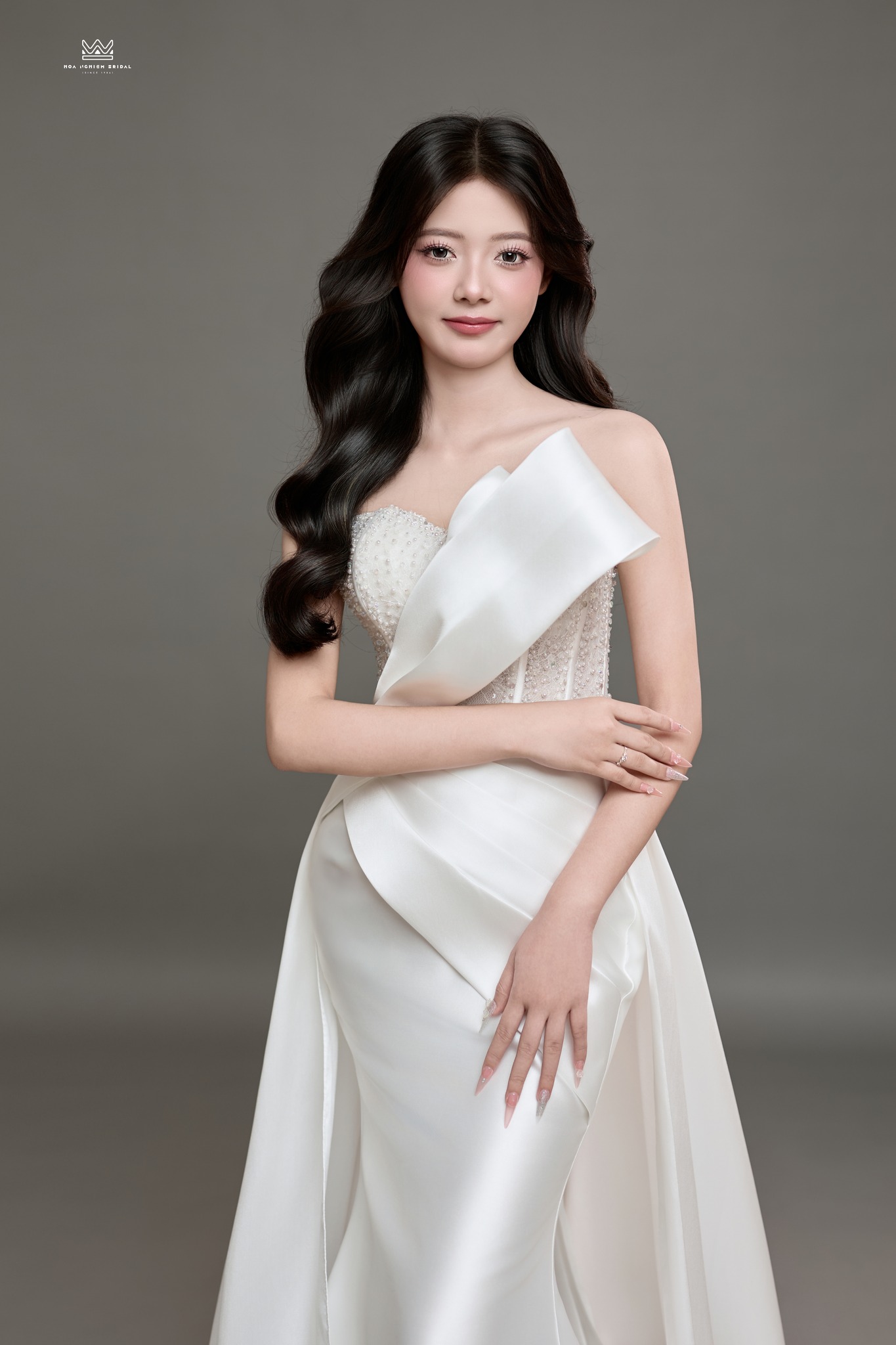 Layout Makeup cô dâu nhẹ nhàng sang trọng giúp tôn lên thần thái dịu dàng và nữ tính