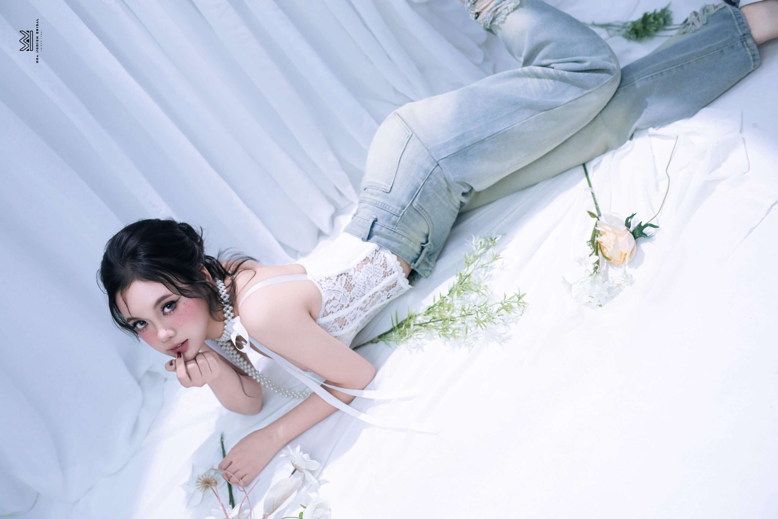 Trang điểm nghệ thuật Freckle Makeup cho nàng thơ cá tính với concept hoa nhẹ nhàng