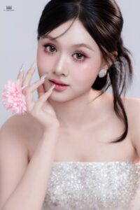 Trang điểm tiệc tự nhiên với tone hồng baby