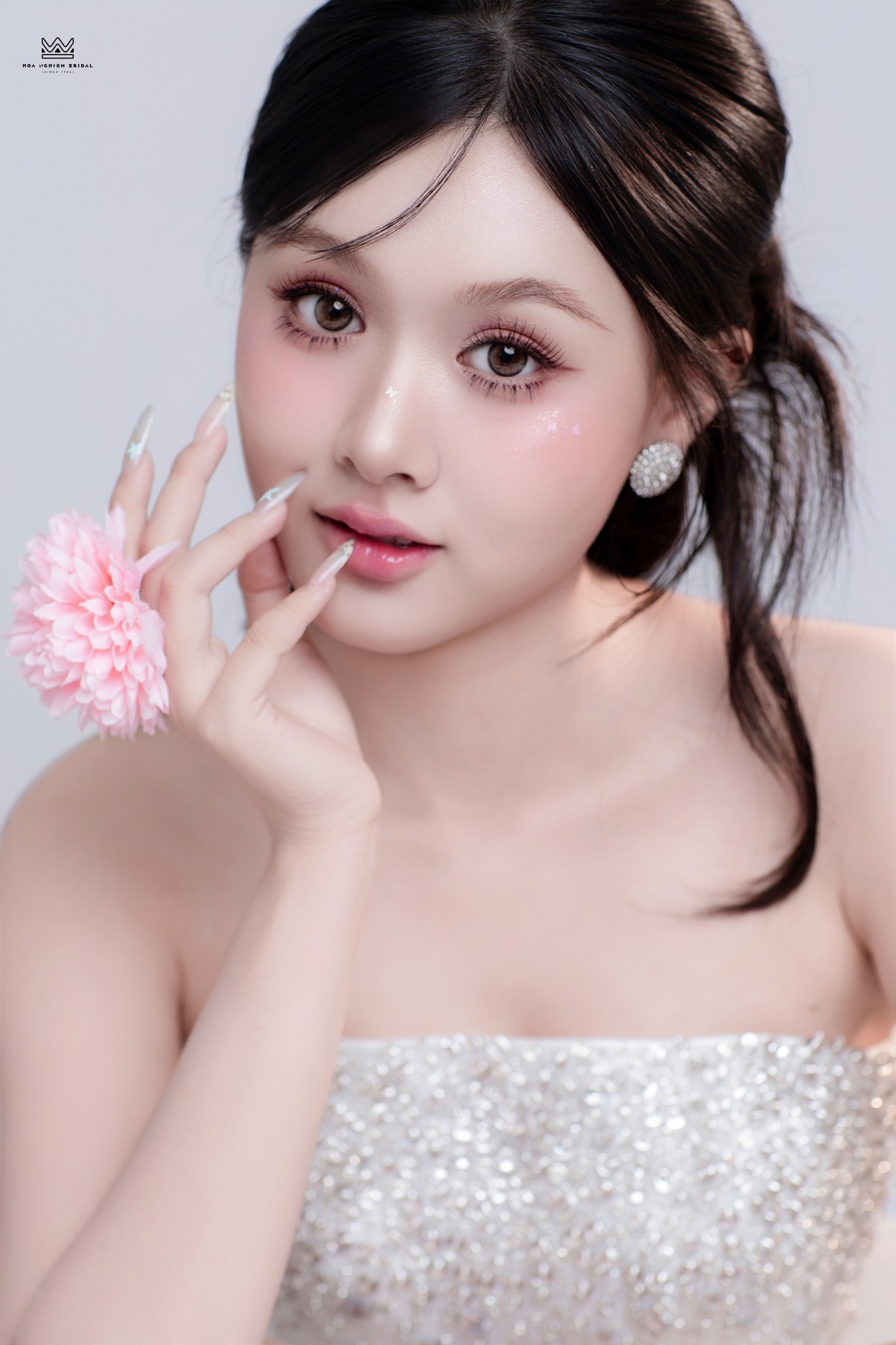 Trang điểm tiệc tự nhiên với tone hồng baby