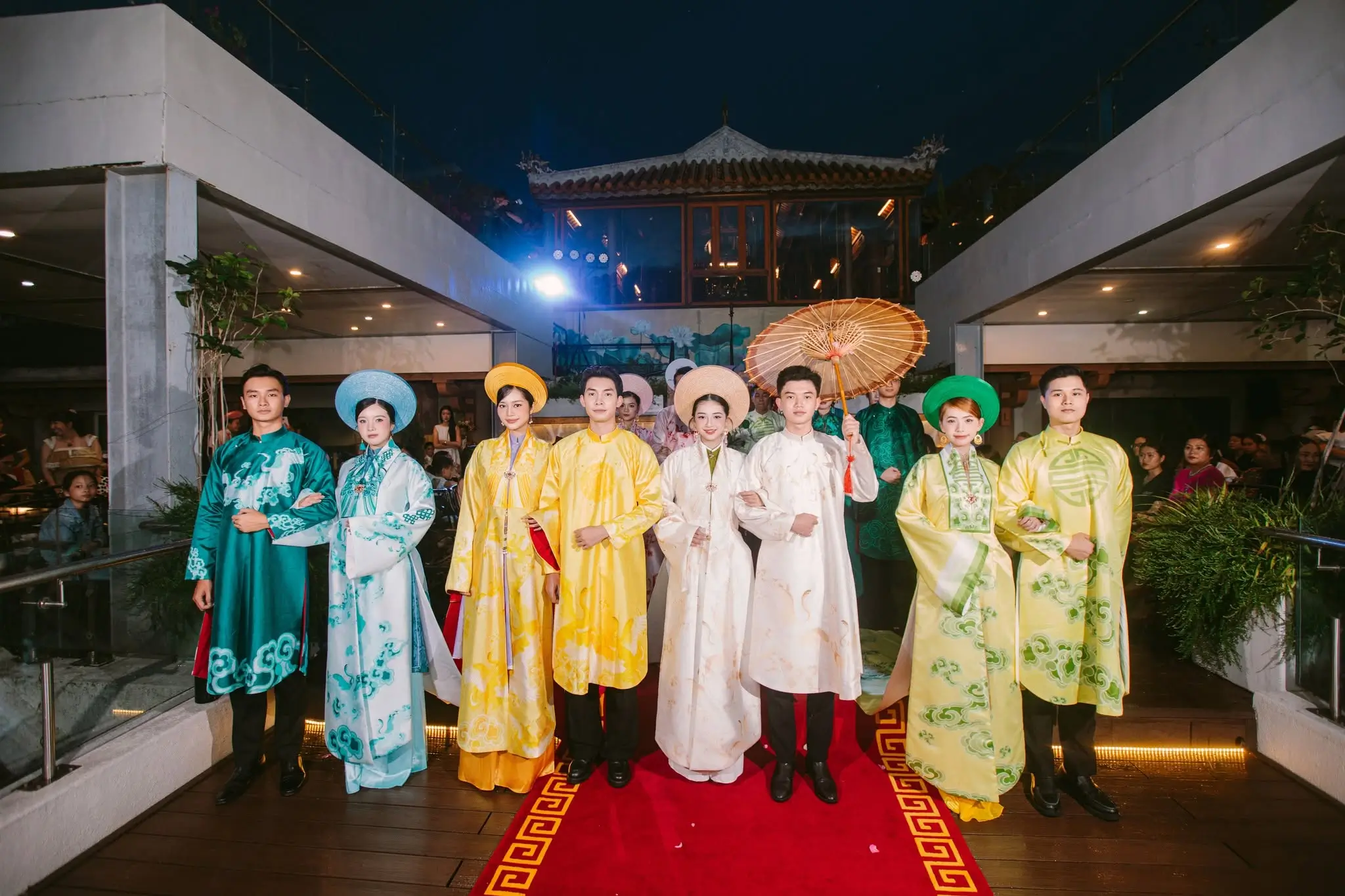 BST Việt phục cưới Eternal Grace - Vẻ đẹp Cổ phục Việt trên sàn diễn đương đại