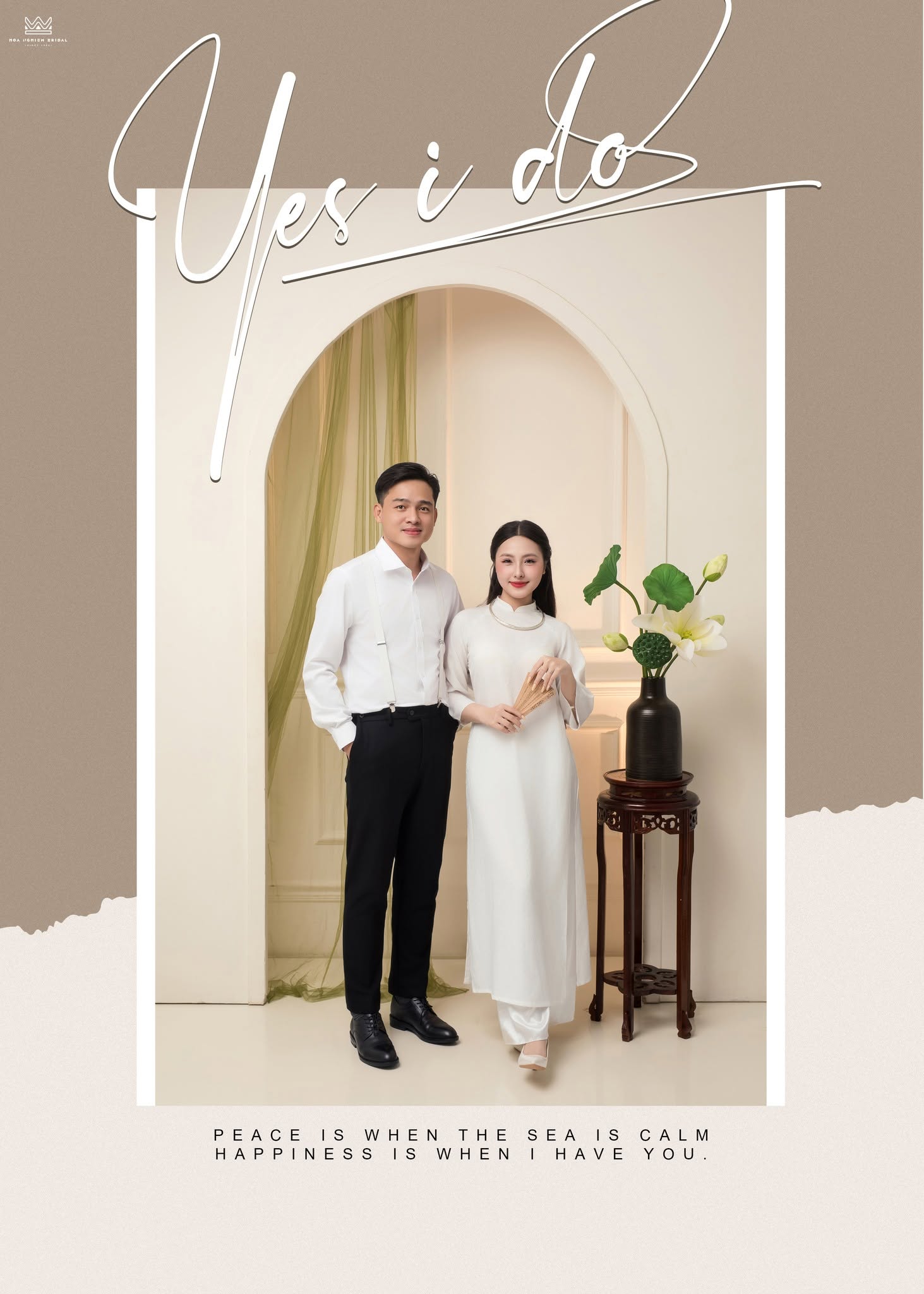 Chụp ảnh cưới Studio với concept áo dài trắng tối giản đầy tinh tế tại Hoa Nghiêm Bridal, ghi lại vẻ đẹp thanh lịch của cặp đôi trong không gian nhẹ nhàng và hiện đại.