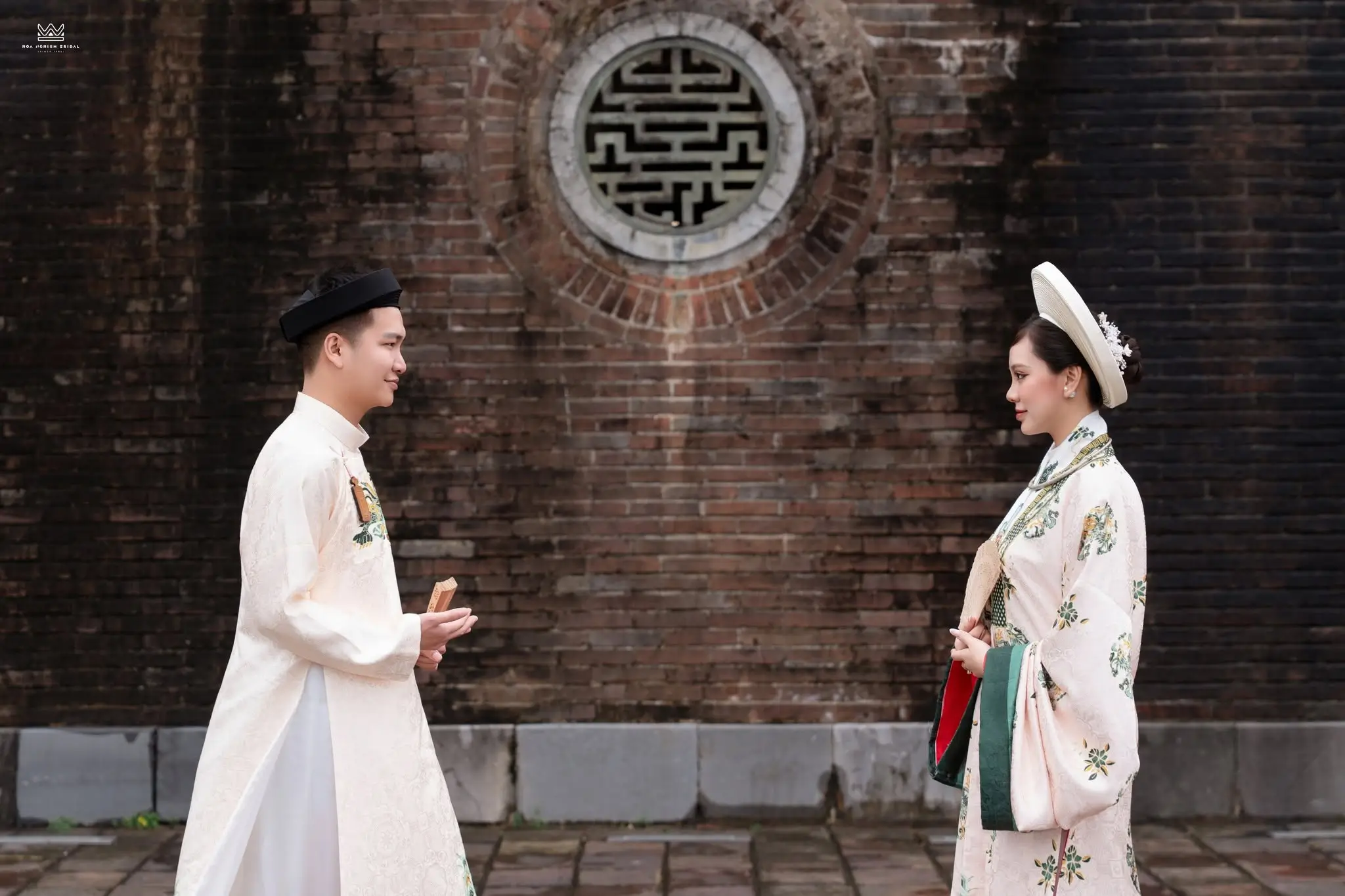 Cổ phục cưới cao cấp phong cách cung đình Huế - Nhật Bình hồng nhạt & Ngũ Thân trắng ngà - Ảnh 3