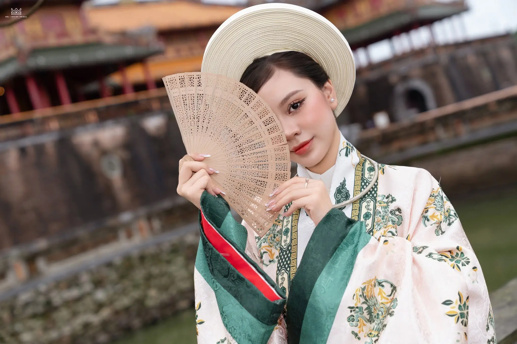 Cổ phục cưới cao cấp phong cách cung đình Huế - Nhật Bình hồng nhạt & Ngũ Thân trắng ngà - Ảnh 4
