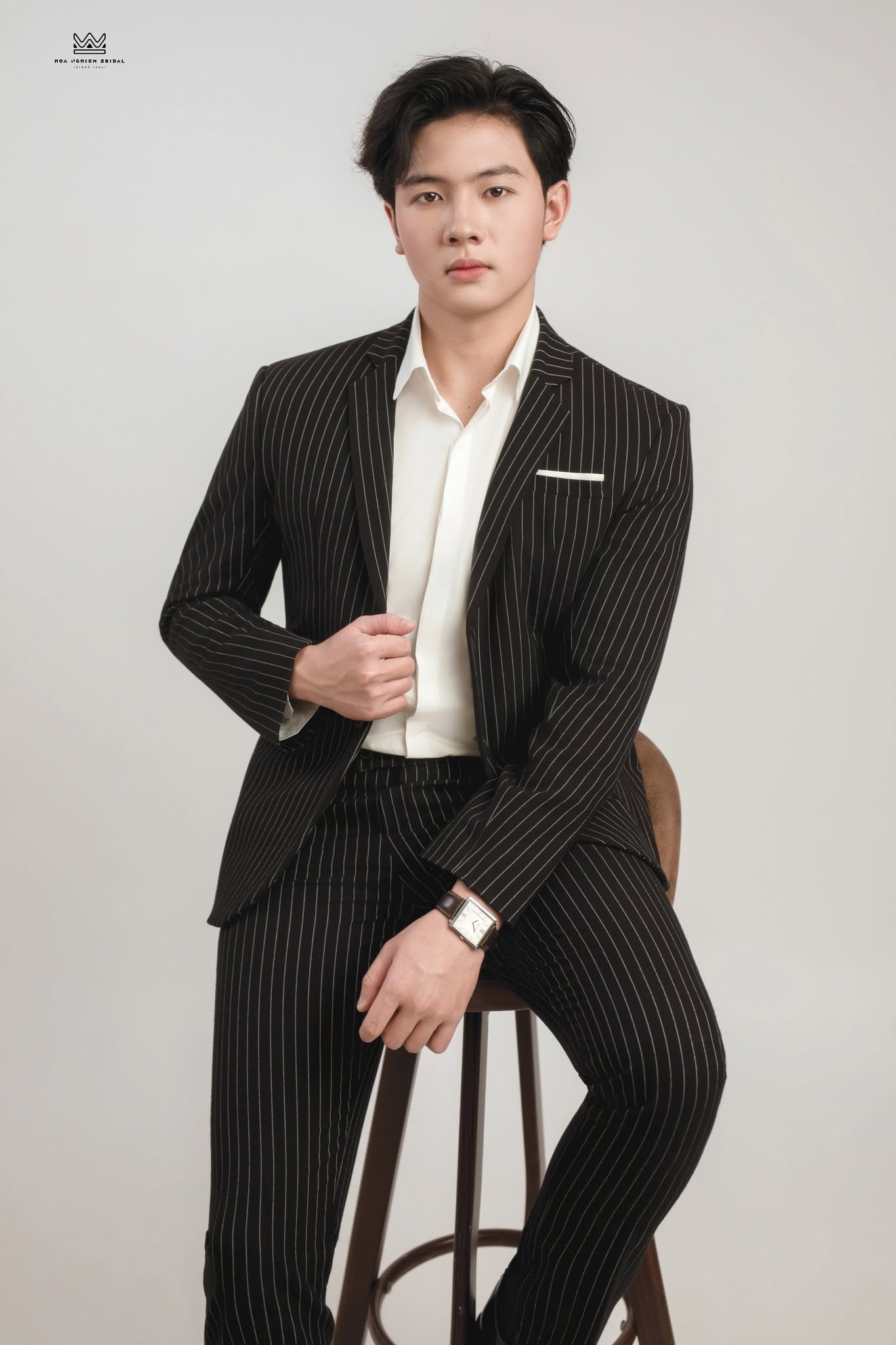 Vest chú rể đen sọc trắng pinstripe - Xu hướng thời trang cưới dành cho quý ông hiện đại - Ảnh 2