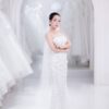 Váy cưới ôm body cúp ngực đắp ren hoa điểm nhấn nơ nhỏ