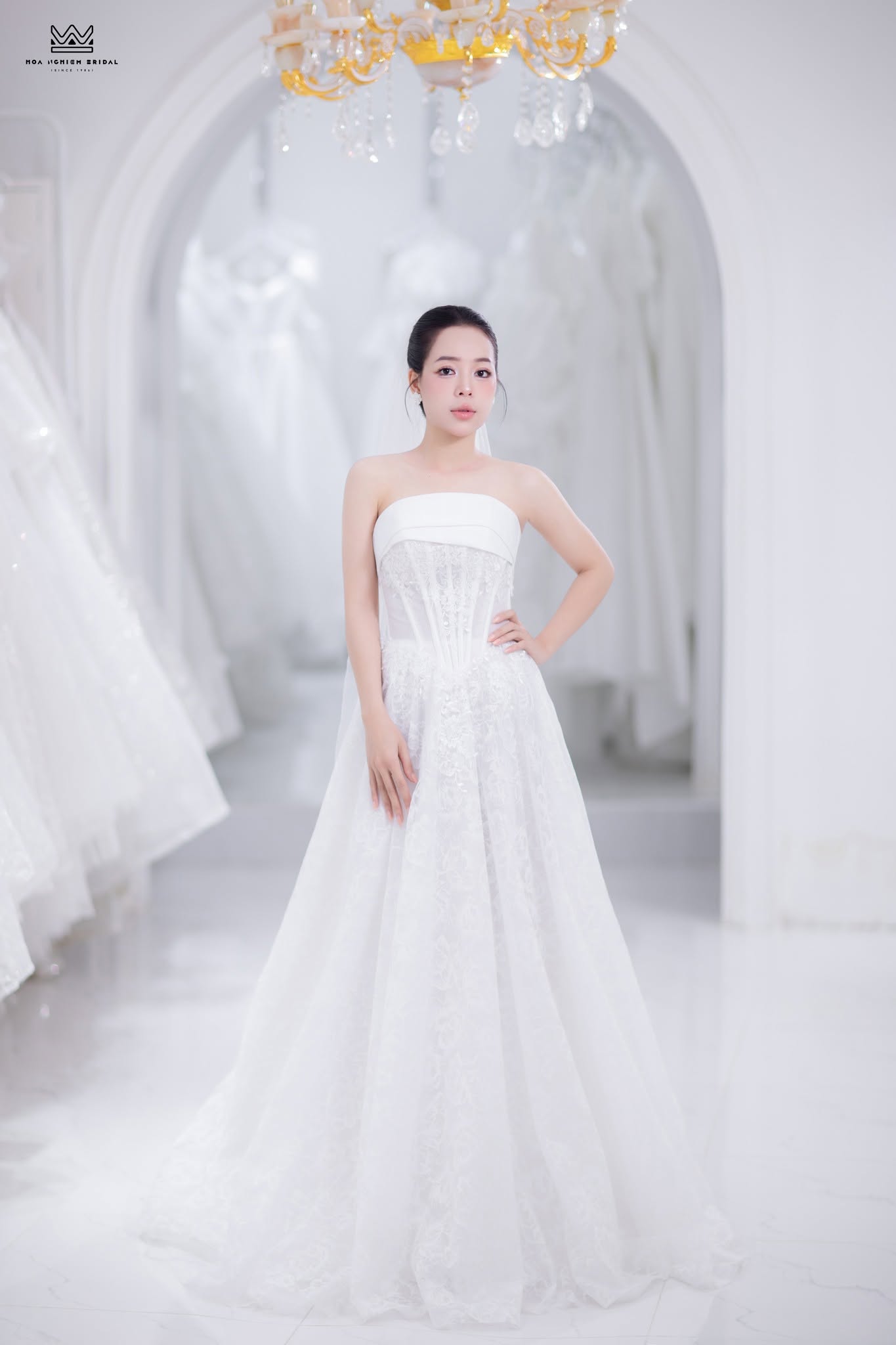Váy cưới suông cúp ngực corset ren hoa 3D thanh lịch - Ảnh 2