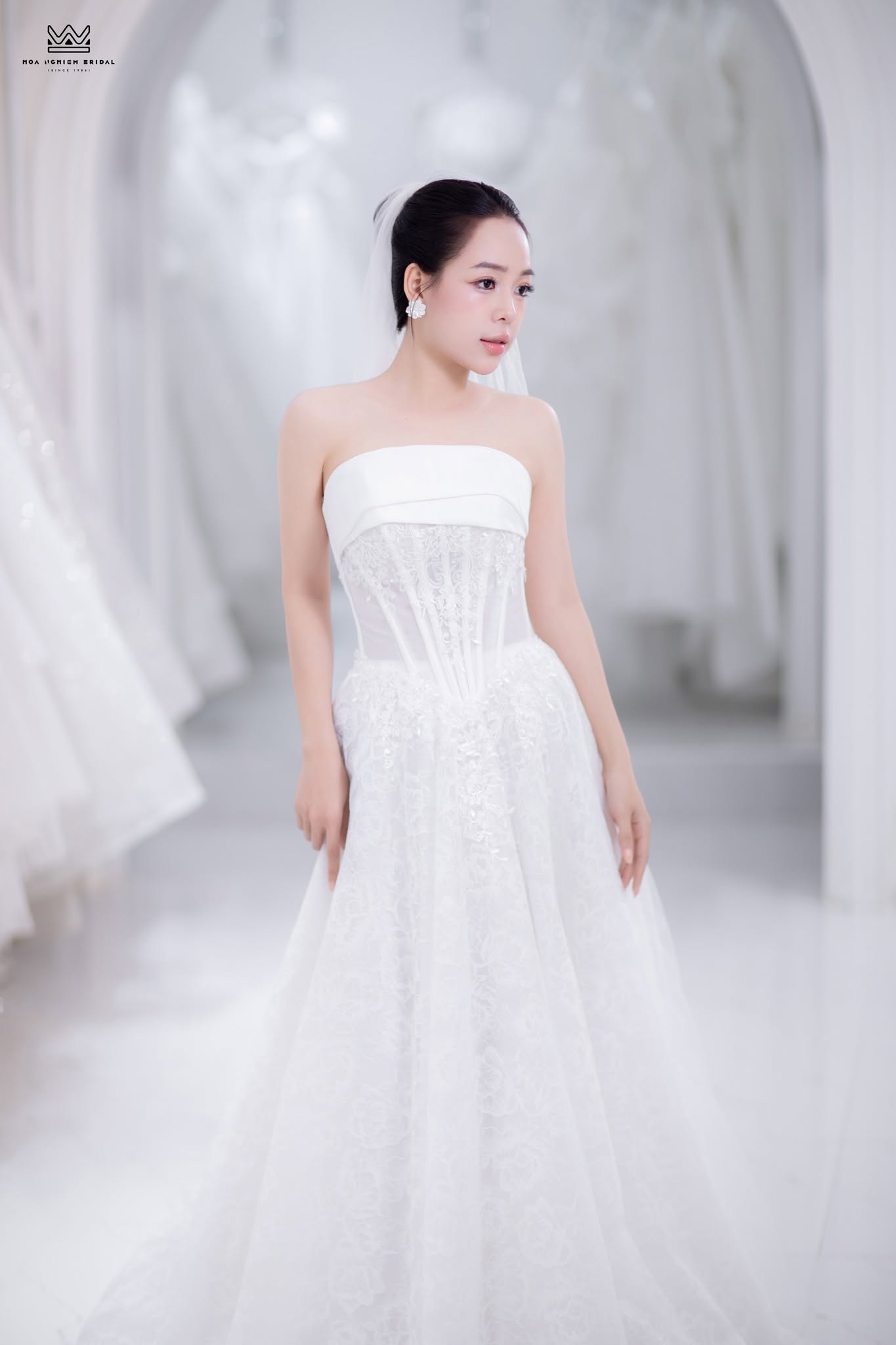 Váy cưới suông cúp ngực corset ren hoa 3D thanh lịch - Ảnh 3