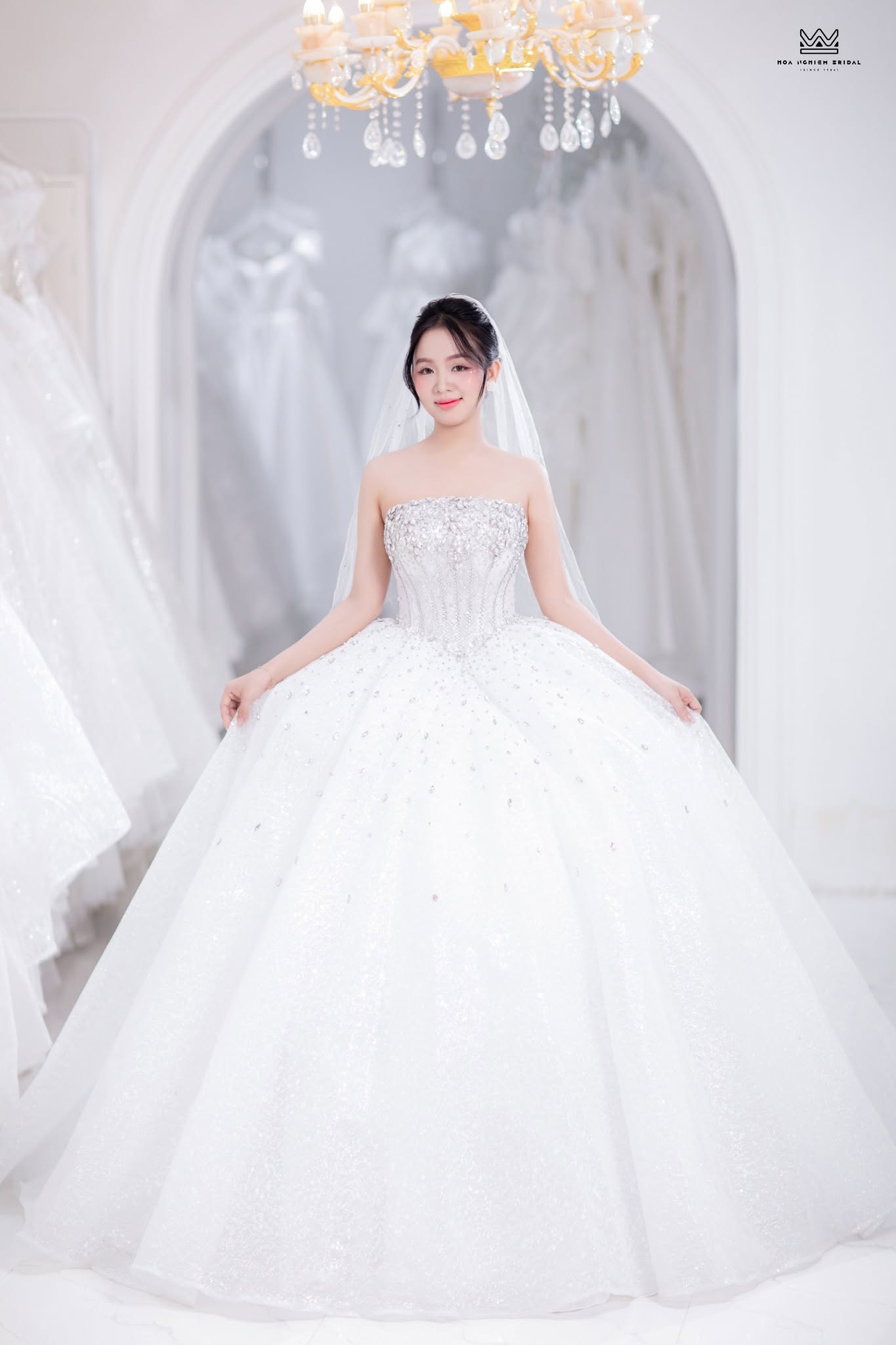 Váy cưới công chúa cúp ngực corset đính đá kim tuyến bồng xòe - Ảnh 2
