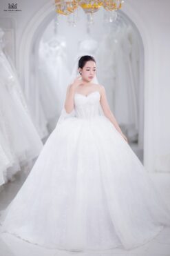 Váy cưới công chúa cúp ngực trái tim corset ren hoa bồng xòe lộng lẫy