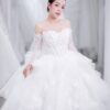 Váy cưới công chúa cúp ngực trễ vai corset eo nhọn phối voan tầng và tay dài ren