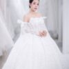 Váy cưới công chúa trễ vai corset hoa 3D tay dài full ren bồng xòe